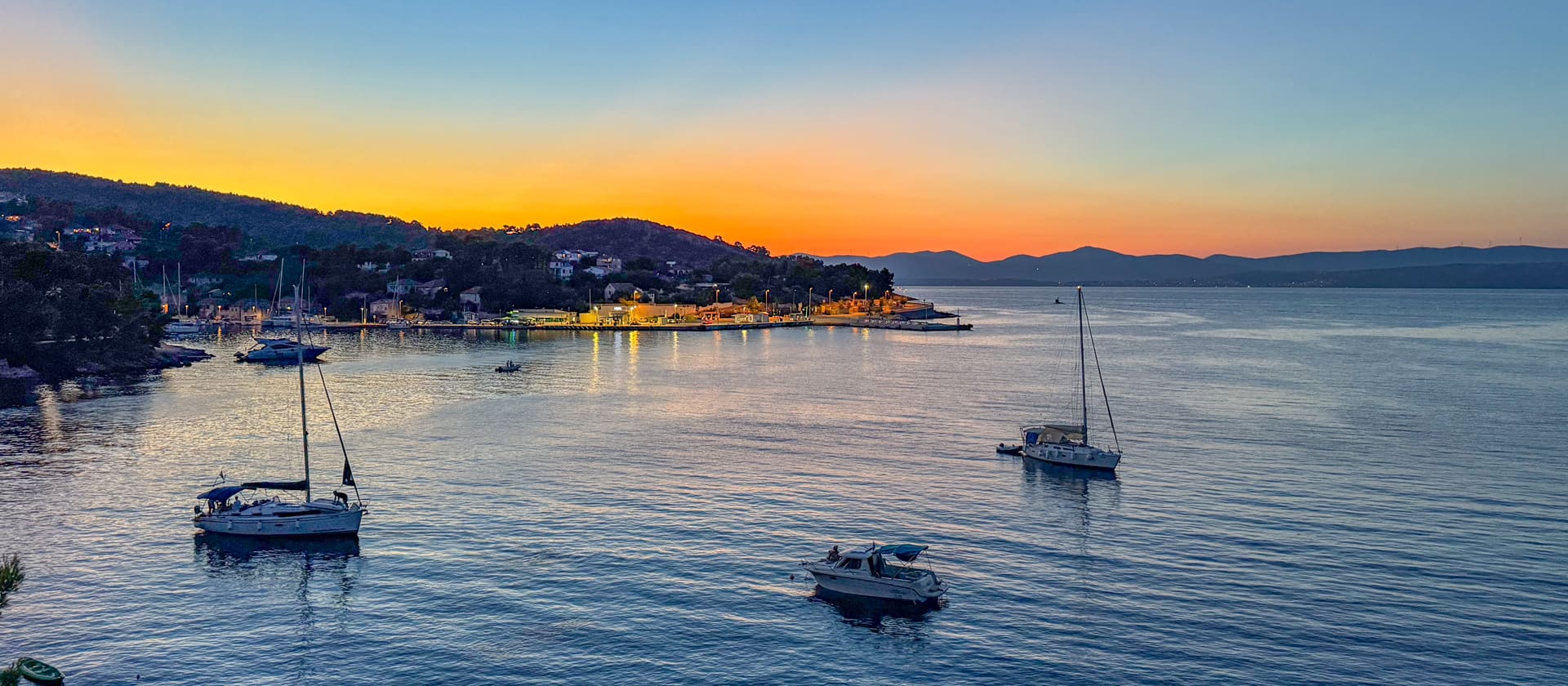 Sonnenuntergang über der Bucht von Rogač